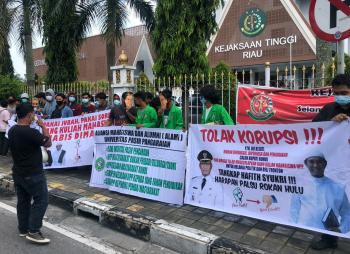 Mahasiswa UPP Desak Kejati Riau Tangkap Cabup Rohul